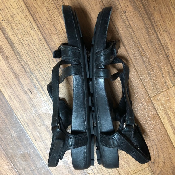 Prada - Picture 3 of 11